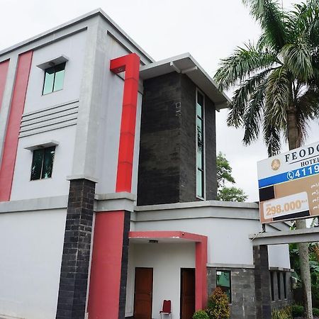 Feodora Airport Hotel Palembang Esterno foto