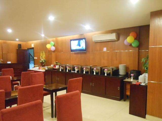 Feodora Airport Hotel Palembang Esterno foto