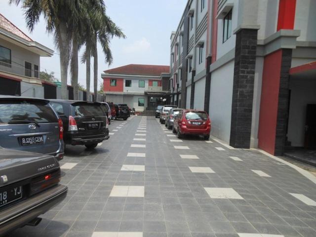 Feodora Airport Hotel Palembang Esterno foto