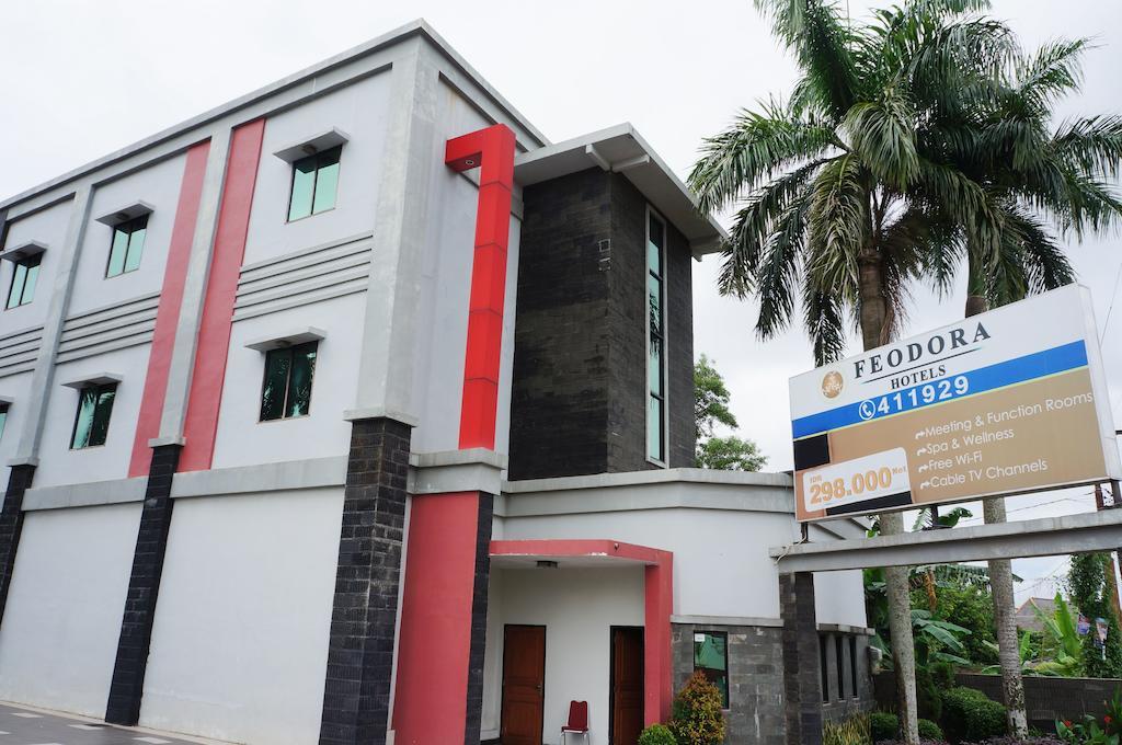 Feodora Airport Hotel Palembang Esterno foto