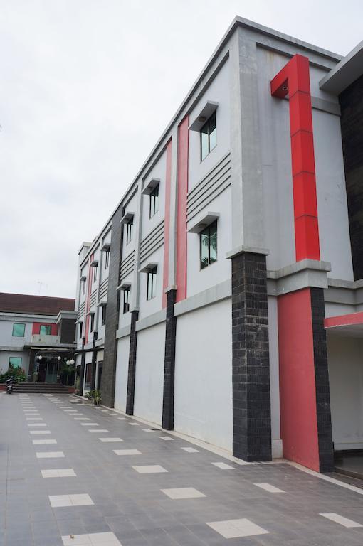 Feodora Airport Hotel Palembang Esterno foto