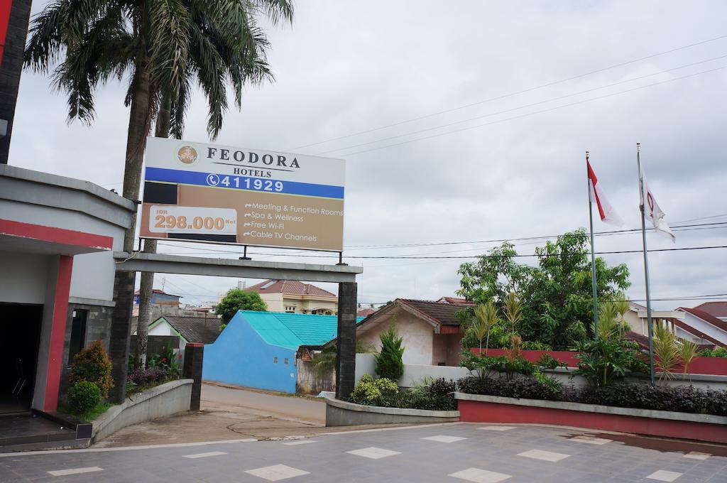 Feodora Airport Hotel Palembang Esterno foto