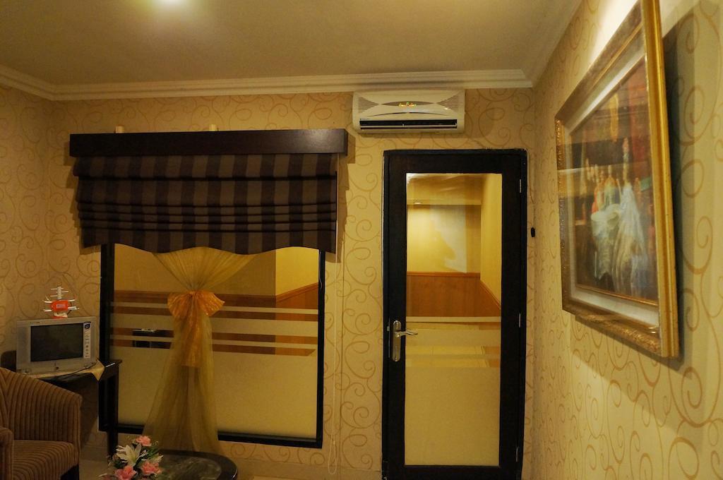Feodora Airport Hotel Palembang Esterno foto