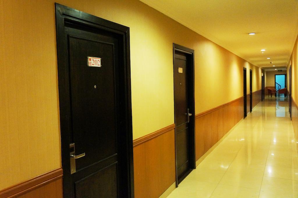 Feodora Airport Hotel Palembang Esterno foto
