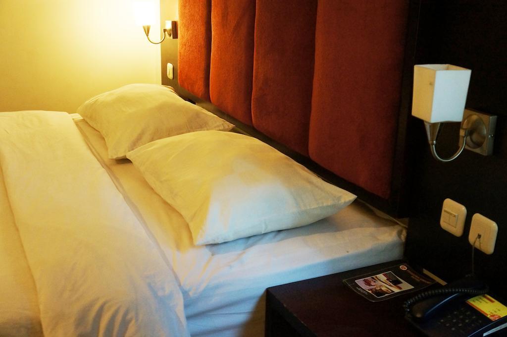 Feodora Airport Hotel Palembang Esterno foto