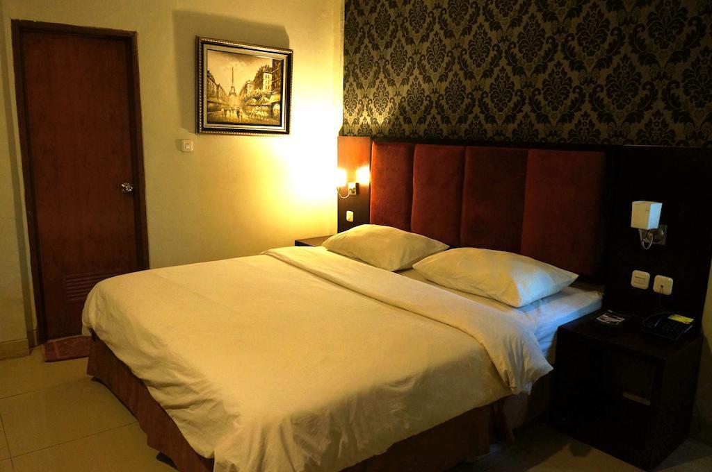 Feodora Airport Hotel Palembang Esterno foto