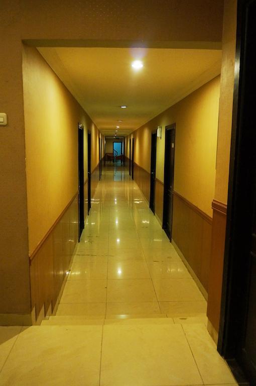Feodora Airport Hotel Palembang Esterno foto
