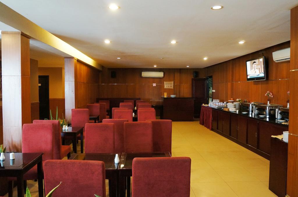 Feodora Airport Hotel Palembang Esterno foto