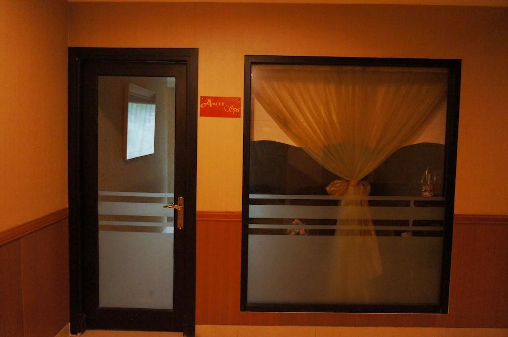 Feodora Airport Hotel Palembang Esterno foto