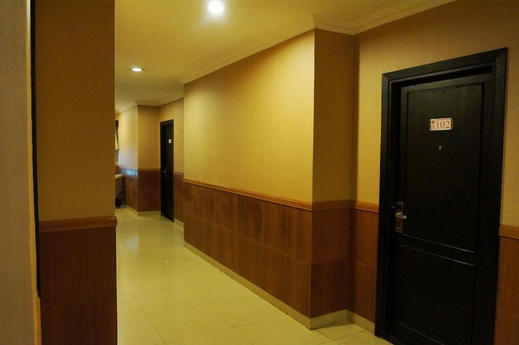 Feodora Airport Hotel Palembang Esterno foto