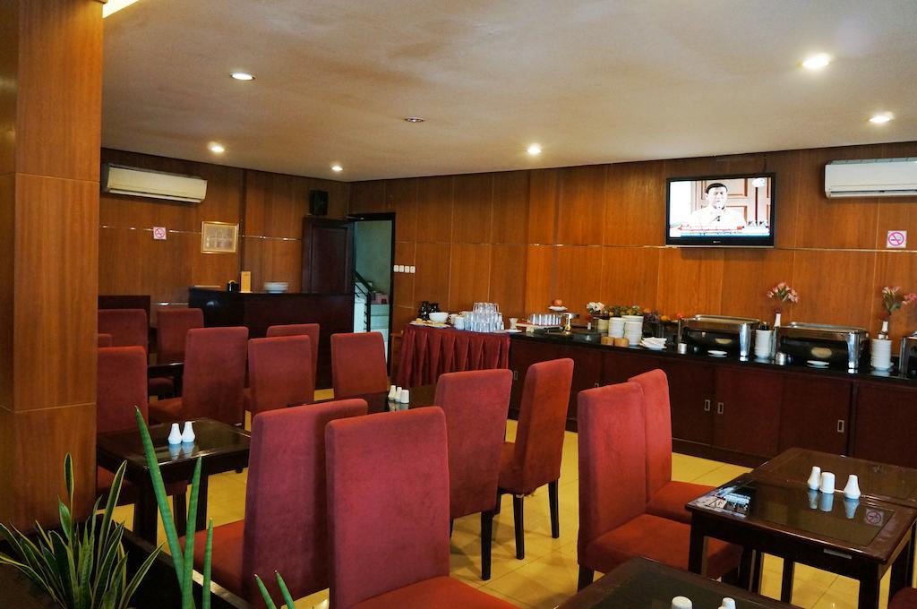 Feodora Airport Hotel Palembang Esterno foto
